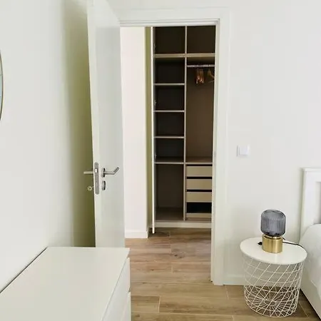 Graceful 1 Bedroom - G203 * Lisbona